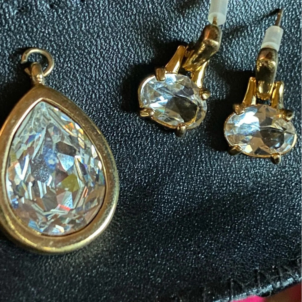 Swarovski Crystal Rhinestone Earrings and Pear CZ Shaped Pendant Gold Plated - Picture 4 of 11